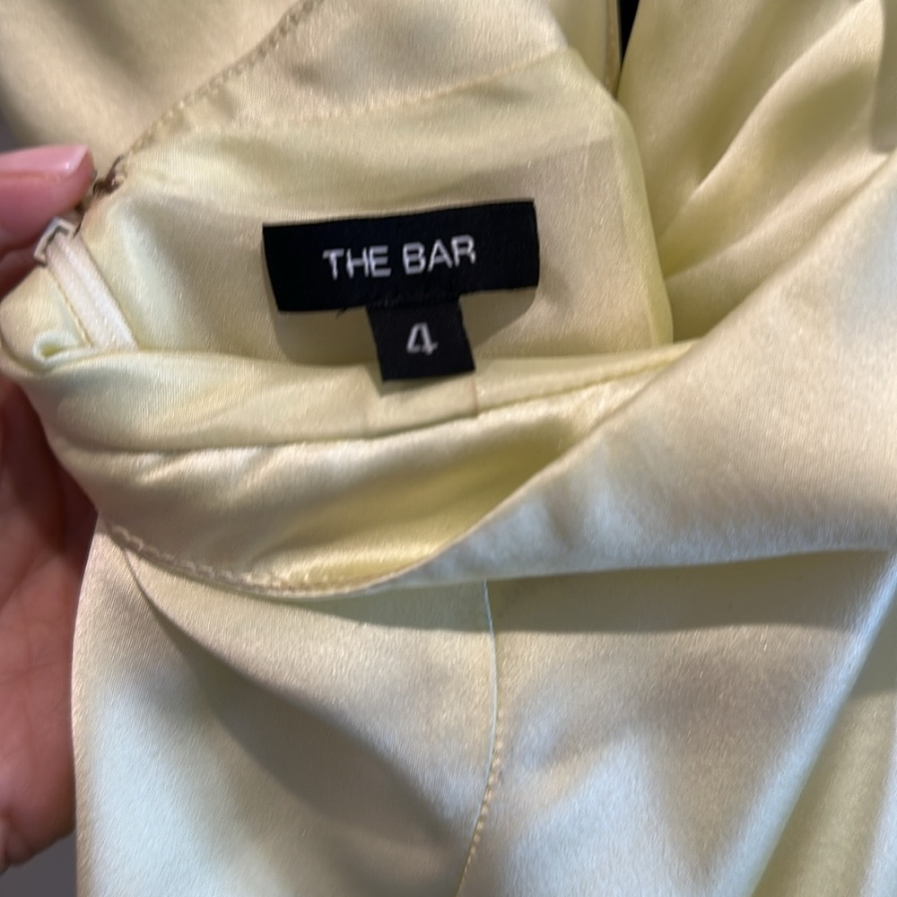 The Bar Celeste Silk Gown in Chiffon Yellow with Black Rosette. Size 4 - Picture 6 of 7